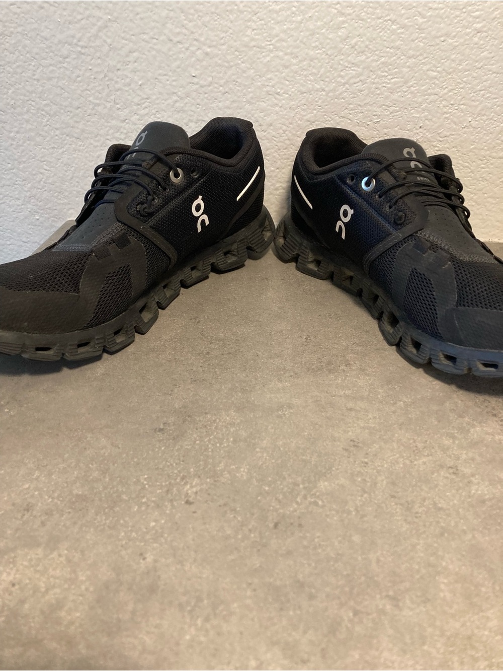 On Like New Running Shoes - Picture 11 of 11